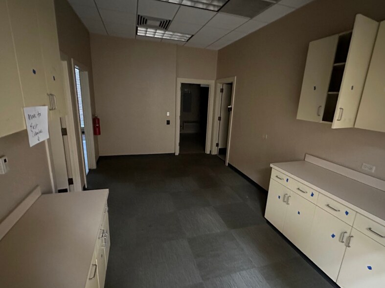 More Photos Of 1535 Benning Dr, Columbus Bank For Sale