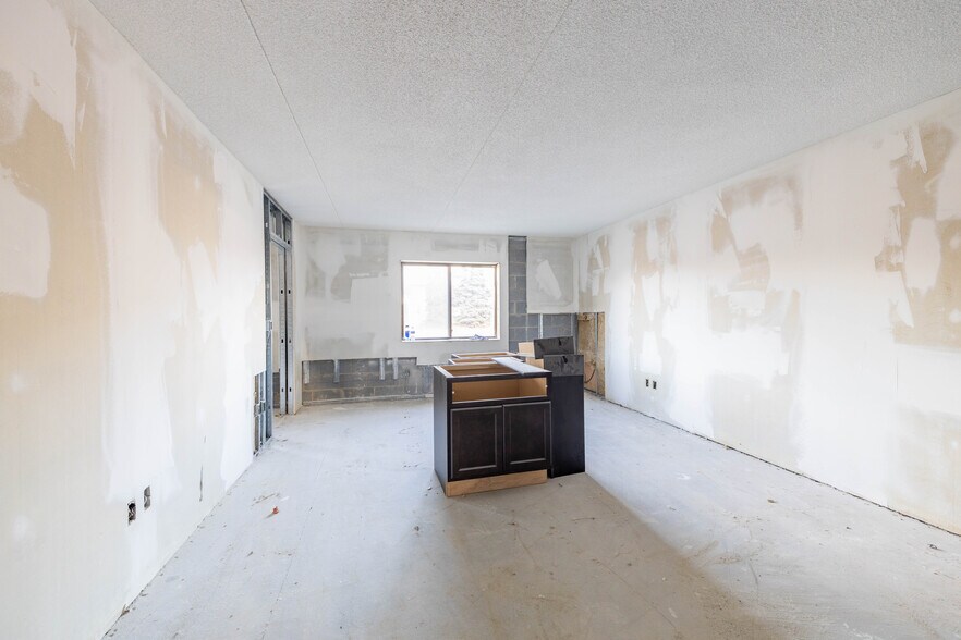 More Photos Of 31525 W 12 Mile Rd, Farmington Hills Hospital For Sale