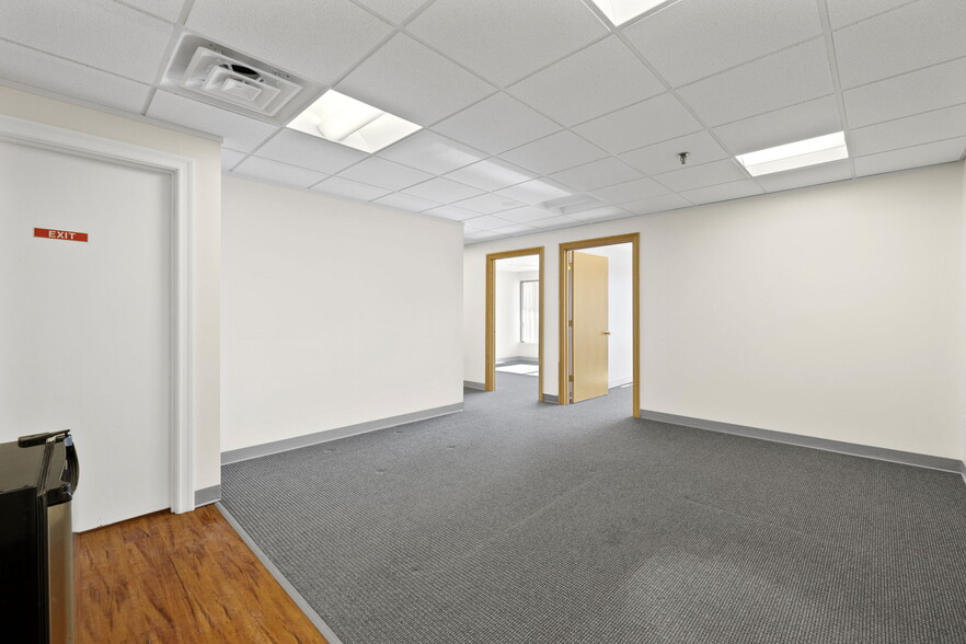 More Photos Of 264 N Broadway, Salem Freestanding For Sale