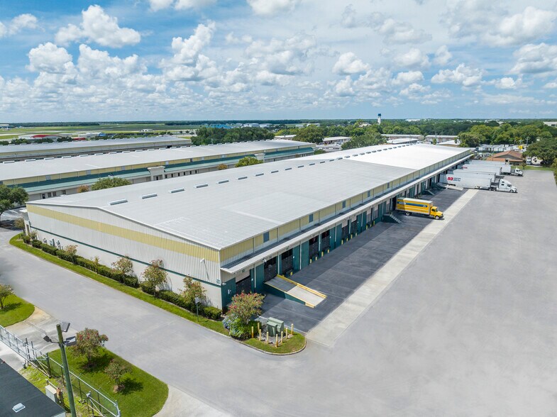 More Photos Of 3135 Drane Field Rd, Lakeland Warehouse For Lease