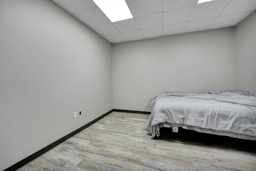 More Photos Of 2316 County Rd 130 rd, Midland Warehouse For Lease