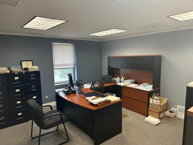 More Photos Of 1004 Princetown Rd, Schenectady Office For Lease