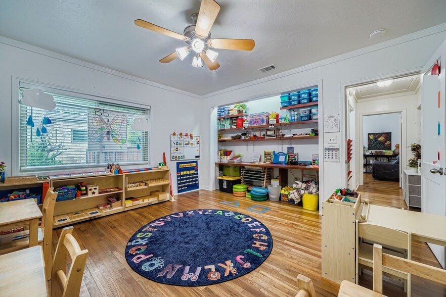 More Photos Of 405 W Main St, Round Rock Daycare Center For Lease