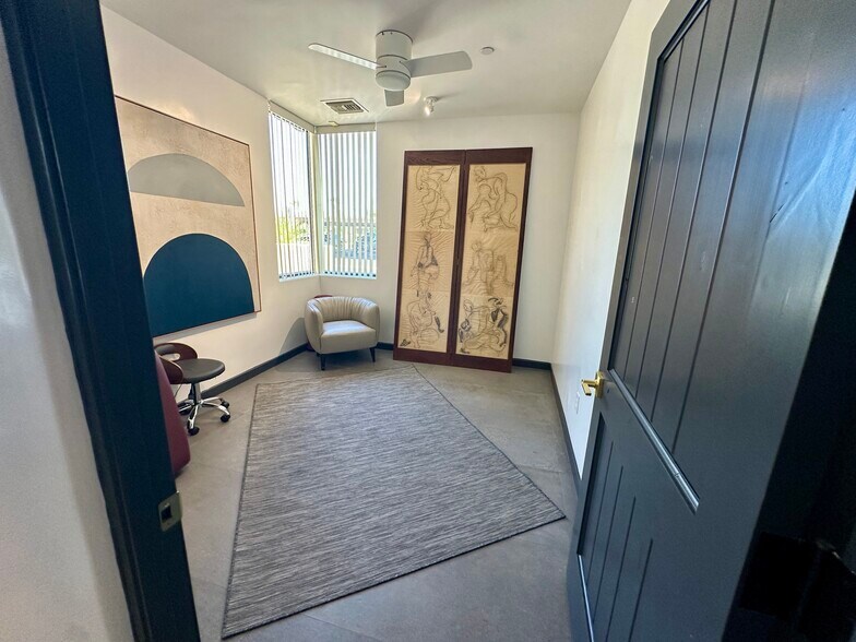 More Photos Of 560 S Paseo Dorotea, Palm Springs Medical For Lease