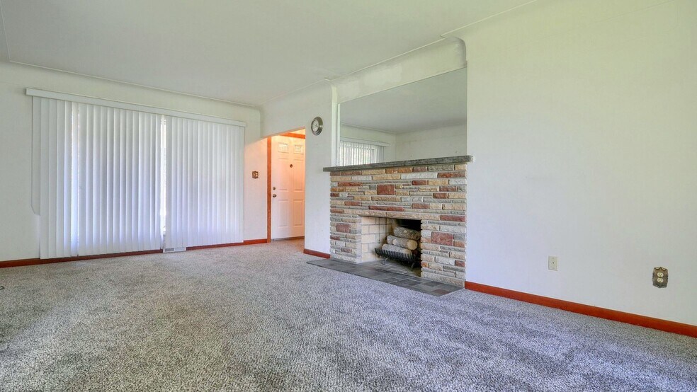 More Photos Of 42431 Mound Rd, Sterling Heights Storefront For Sale