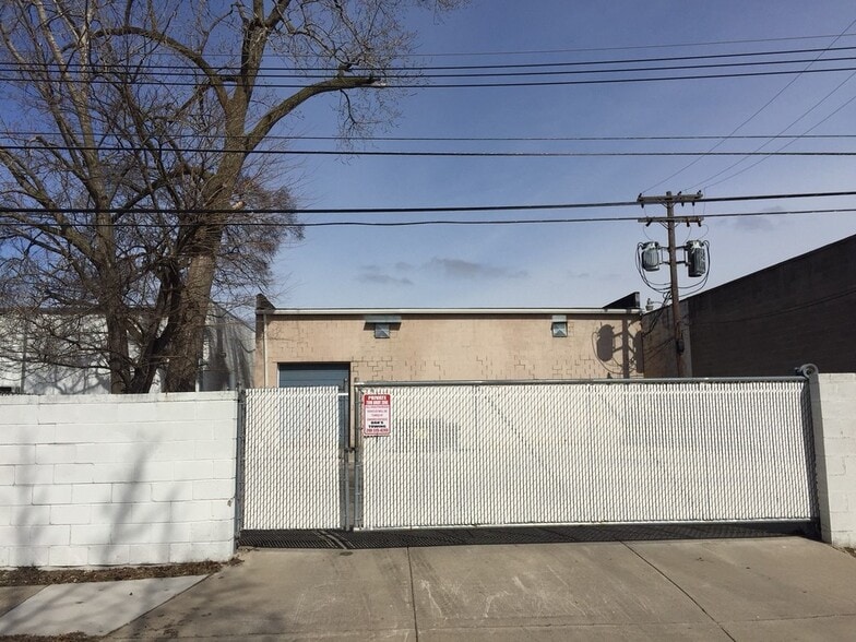 More Photos Of 964 E 10 Mile Rd, Hazel Park Warehouse For Lease