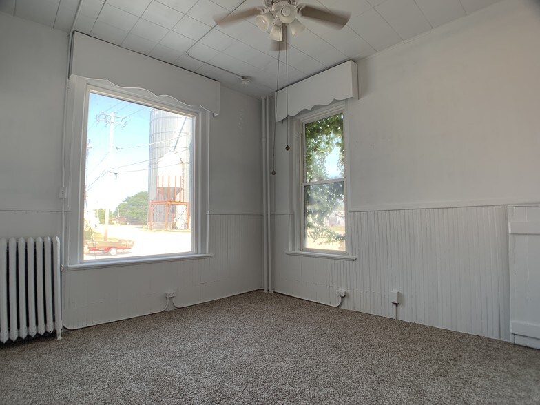 More Photos Of 105 N Depot St, Somonauk Apartments For Sale