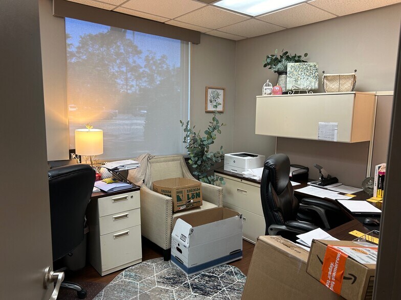 More Photos Of 798 SW Main Blvd, Lake City Office For Sale