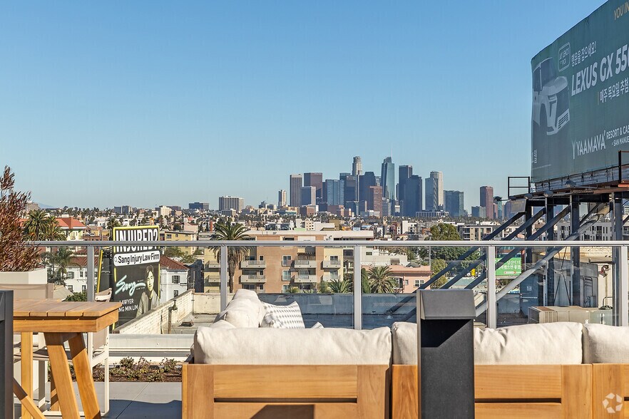 More Photos Of 988 S Manhattan Pl, Los Angeles Apartments For Lease