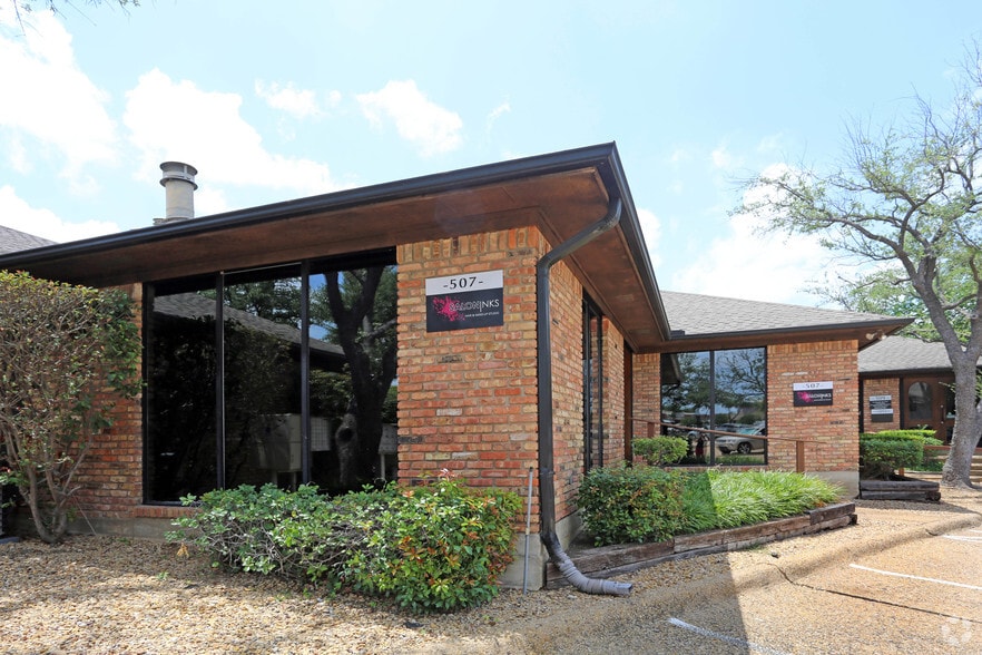 More Photos Of 2001-2011 N Collins Blvd, Richardson Unknown For Lease