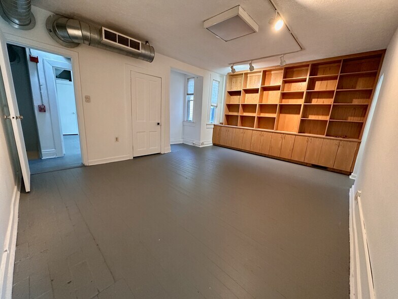 More Photos Of 1015 E Carson St, Pittsburgh Storefront Retail Office For Sale