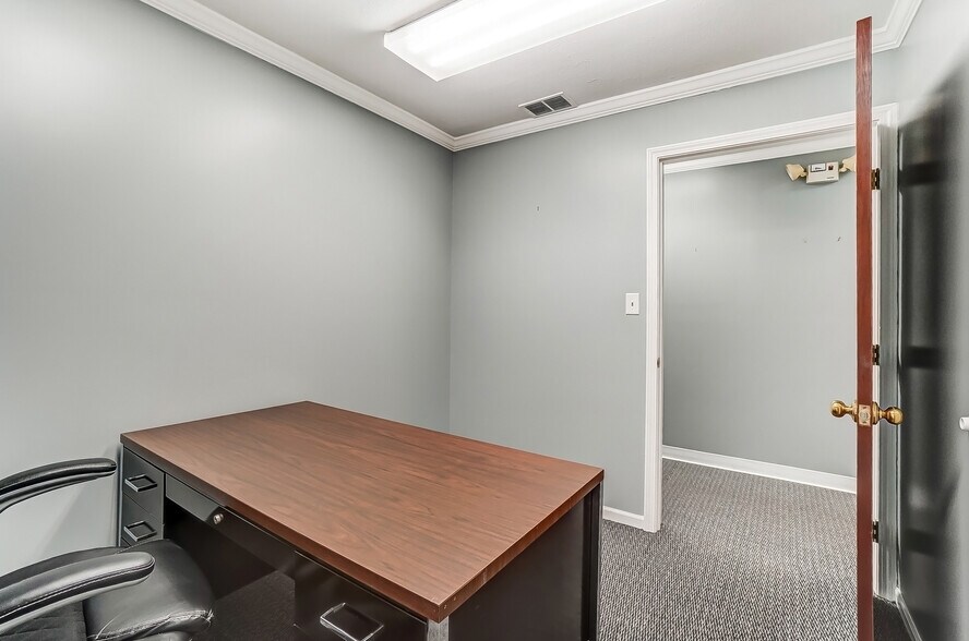 More Photos Of 146 N Breiel Blvd, Middletown Medical For Sale