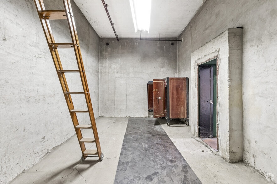 More Photos Of 2204-2230 Erie Blvd, Syracuse Manufacturing For Sale