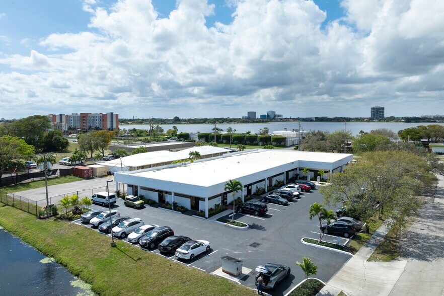 More Photos Of 2620 N Australian Ave, West Palm Beach Office Residential For Lease