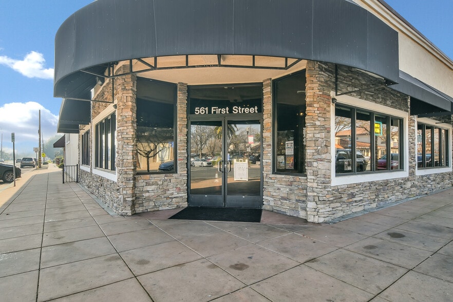 More Photos Of 561 1st St, Brentwood Storefront Retail Office For Sale