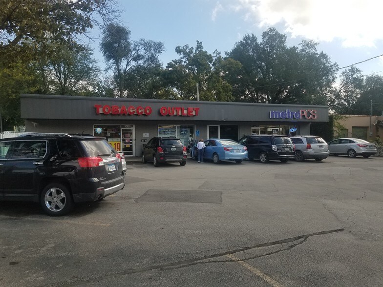 More Photos Of 3409 SW 9th St, Des Moines General Retail For Sale