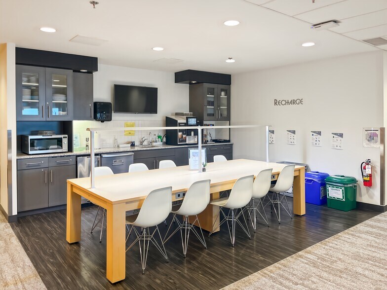 More Photos Of 1959 Upper Water St, Halifax Coworking Space