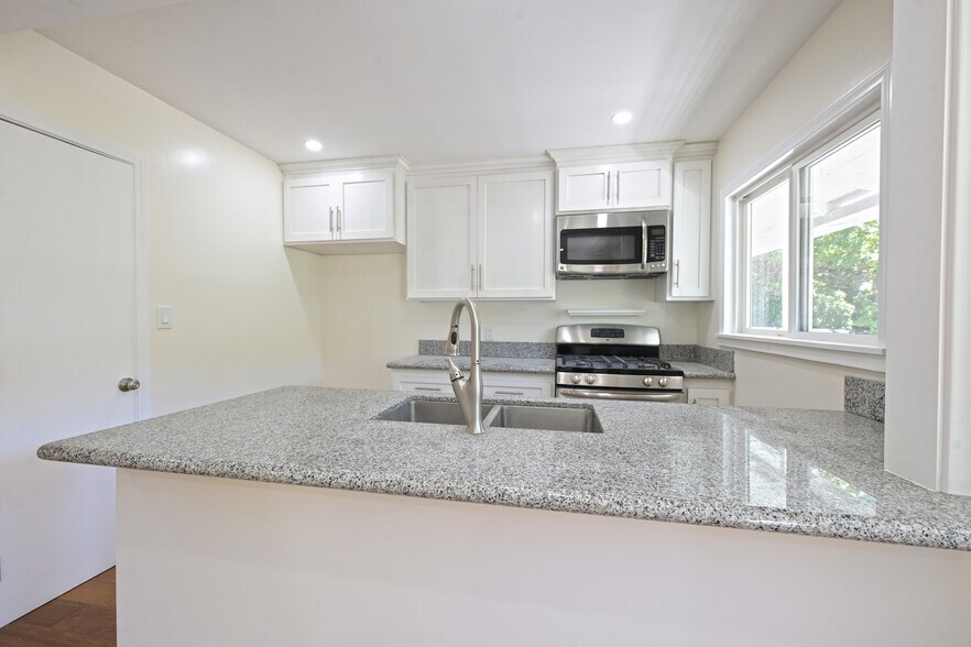 More Photos Of 2592 N Beachwood Dr, Los Angeles Multifamily For Sale