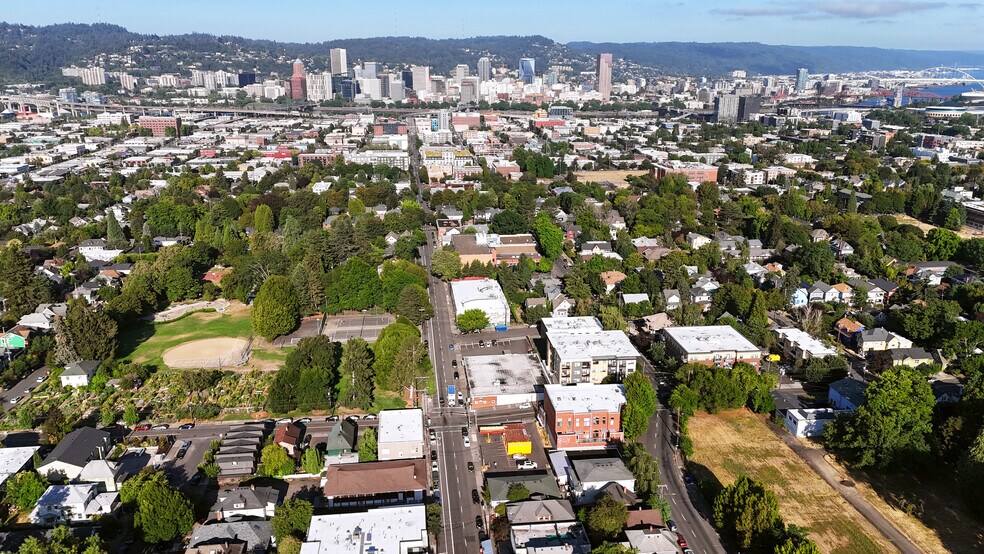 More Photos Of 2003 SE Belmont St, Portland Auto Repair For Sale