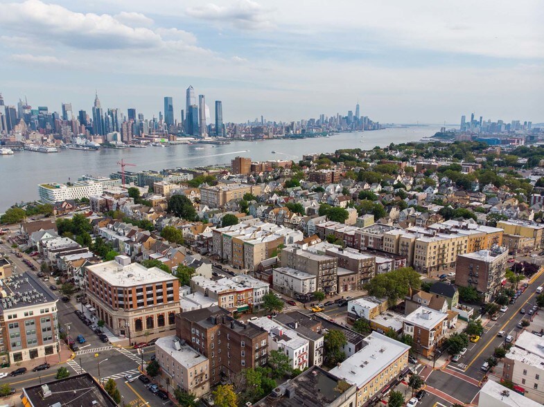 More Photos Of 4701-4705 Park Ave, Union City Apartments For Sale