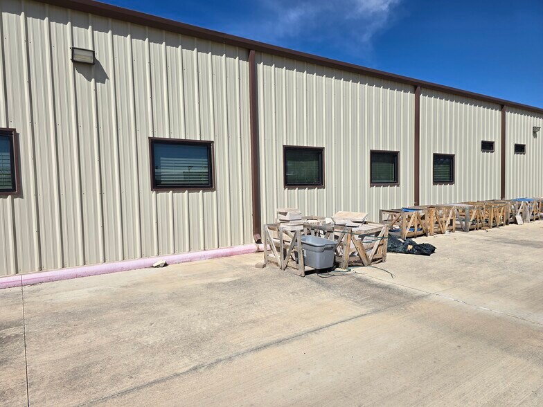 More Photos Of 13318 Western Oak Dr, Helotes Storefront Retail Office For Sale