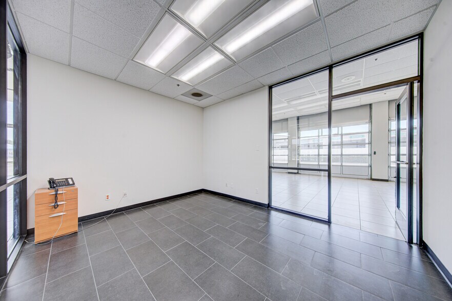 More Photos Of 4625 Wible Rd, Bakersfield Auto Dealership For Lease