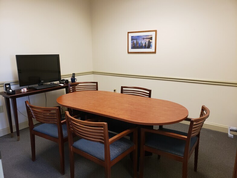 More Photos Of 375-385 College St, Amherst Office For Lease