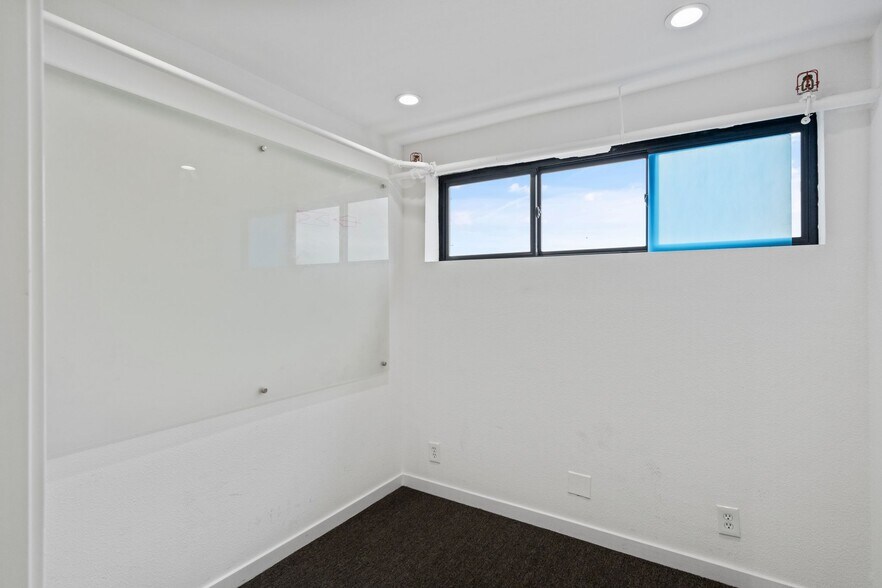 More Photos Of 1010 Commercial St, San Carlos Research And Development For Lease
