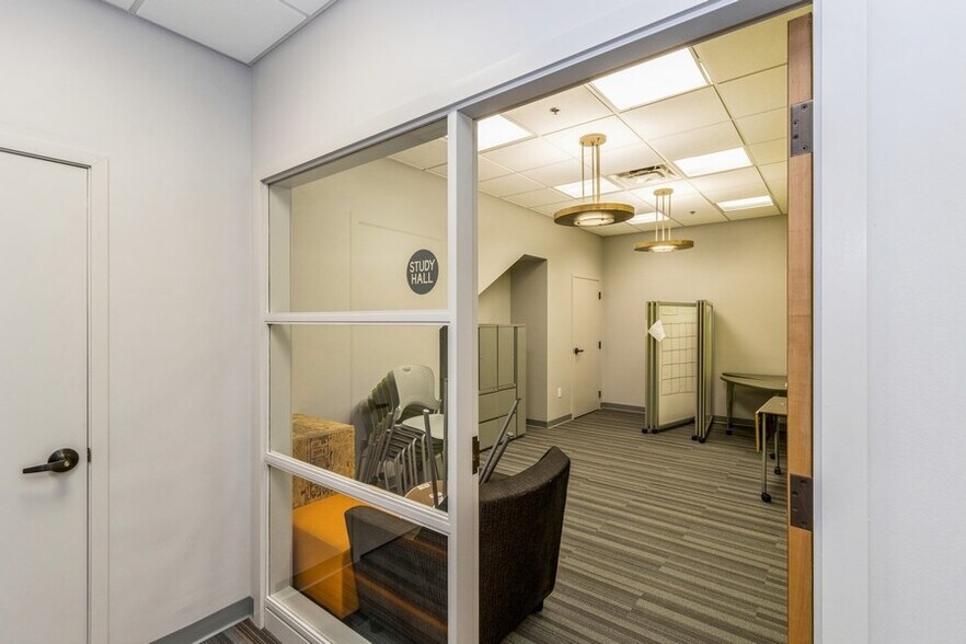 More Photos Of 2834 Northgate Dr, Iowa City Office For Lease