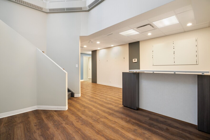 More Photos Of 609 14th St NW, Calgary Office For Lease