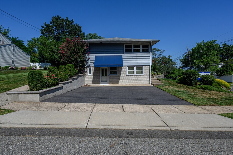 More Photos Of 373 Ford Ave, Fords Medical For Sale