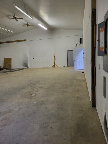 More Photos Of 4325 Page Ave, Michigan Center Warehouse For Lease