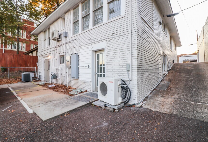 More Photos Of 409 S Lamar Blvd, Oxford Office Residential For Lease