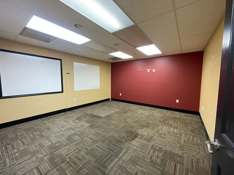 More Photos Of 4405 Dorchester Rd, Charleston Freestanding For Lease