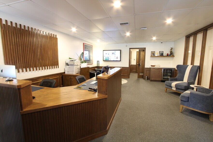 More Photos Of 3045 S Meridian St, Indianapolis Office For Sale