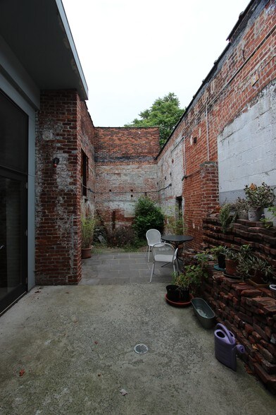 More Photos Of 378 Johnston Ave, Jersey City Warehouse For Lease