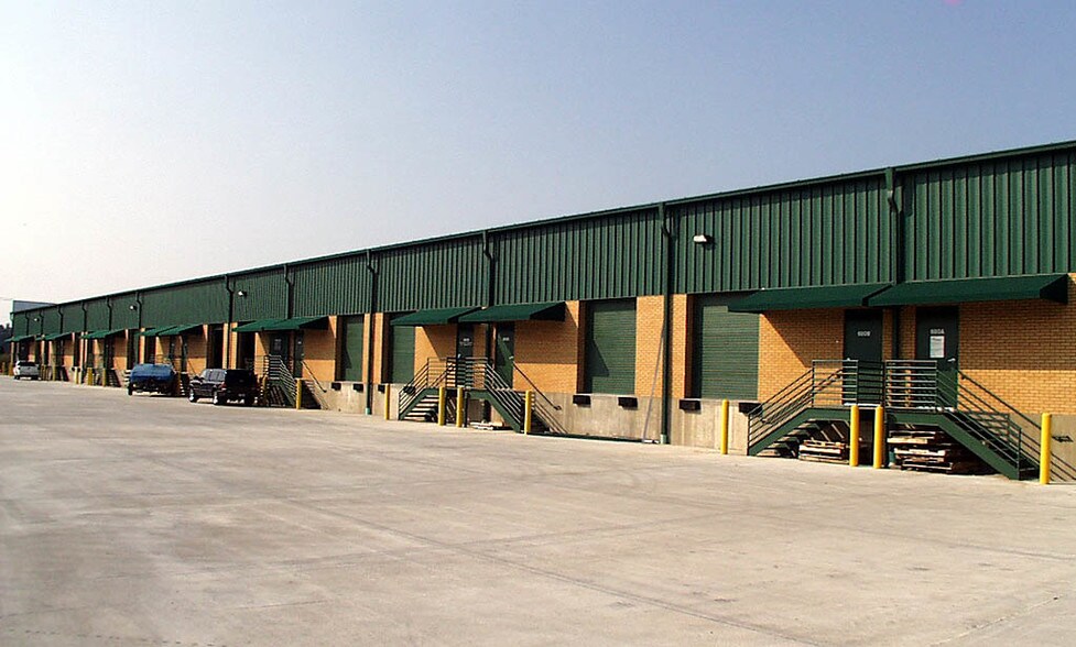More Photos Of 680 Crown Industrial Ct, Chesterfield Flex For Lease