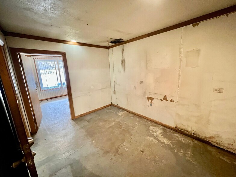 More Photos Of 15095 Maccorkle Ave, Cabin Creek Auto Repair For Sale