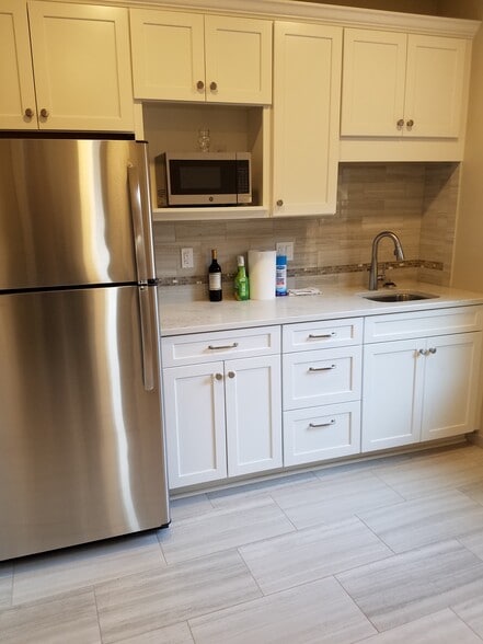 More Photos Of 425-427 Cochran Rd, Pittsburgh Office For Sale