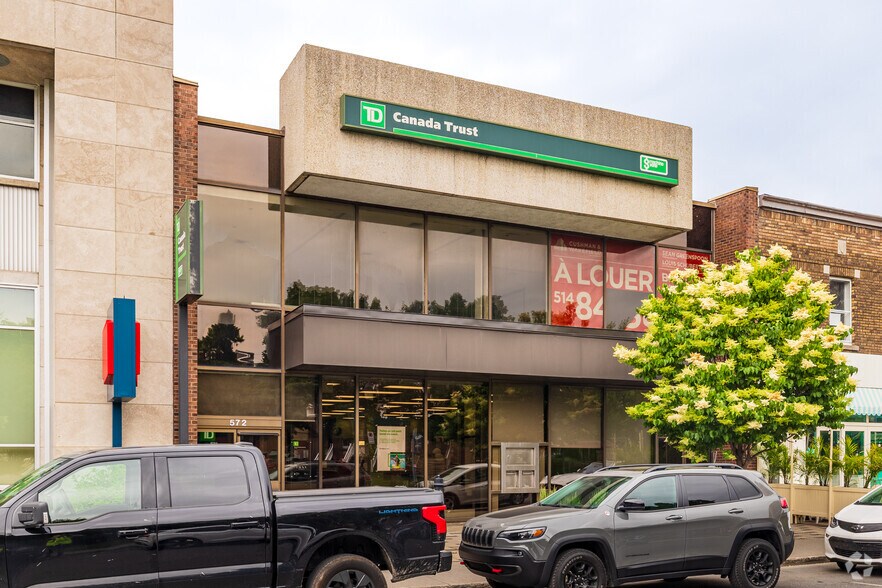 More Photos Of 570-572 Av Victoria, Saint-lambert Bank For Lease