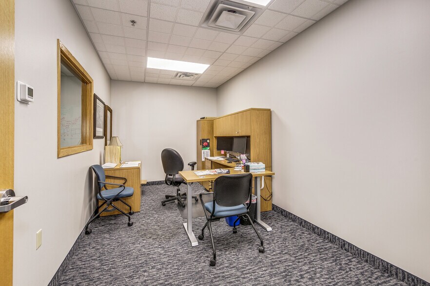 More Photos Of 10220 73rd Ave S, Maple Grove Flex For Lease