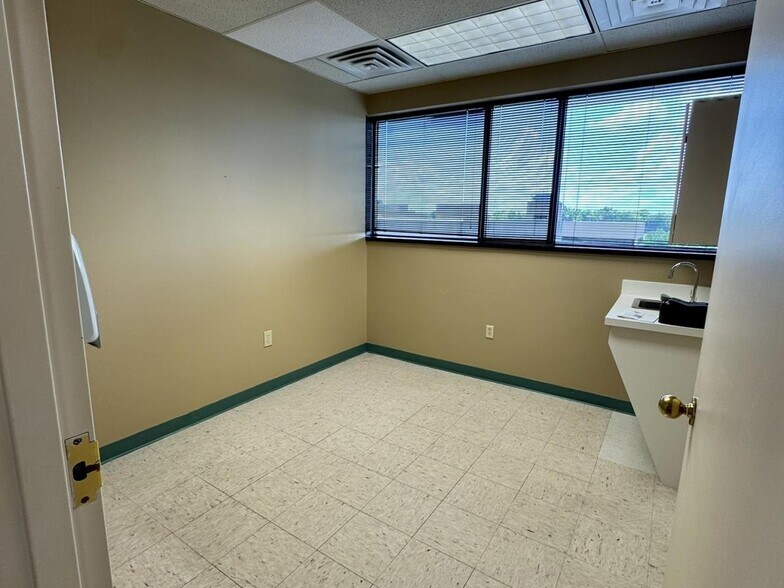 More Photos Of 1401 Harrodsburg Rd, Lexington Medical For Sale