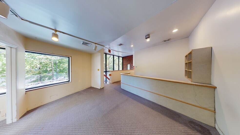 More Photos Of 7606 7th Ave, Brooklyn Office For Lease