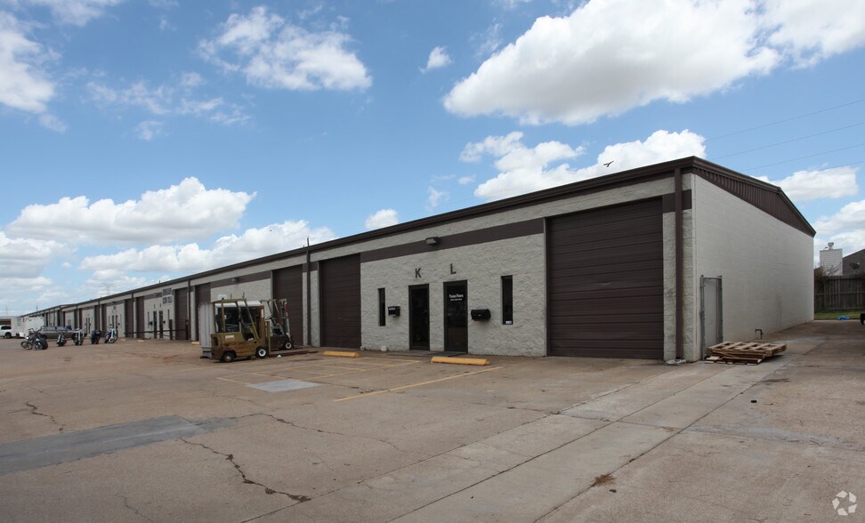 More Photos Of 11303-11311 Jones Rd W, Houston Unknown For Lease