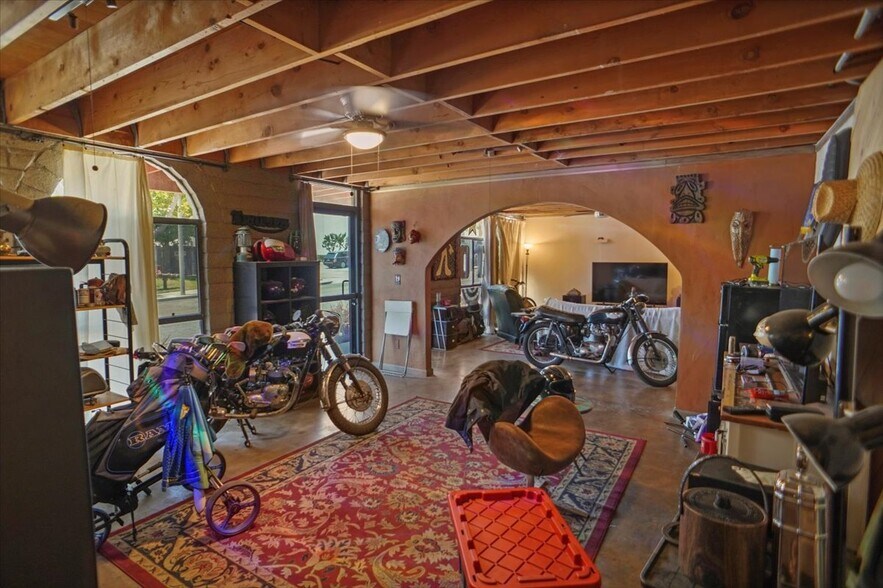 More Photos Of 1940 Freeman Ave, Signal Hill Warehouse For Sale