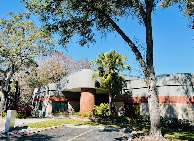 More Photos Of 2454 N McMullen Booth Rd, Clearwater Loft Creative Space For Lease