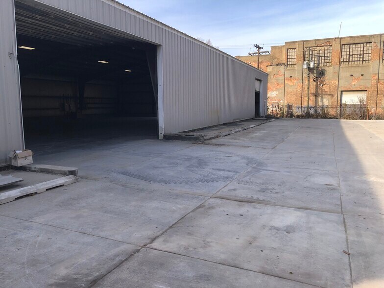 More Photos Of 801 E Cass St, Joliet Warehouse For Lease