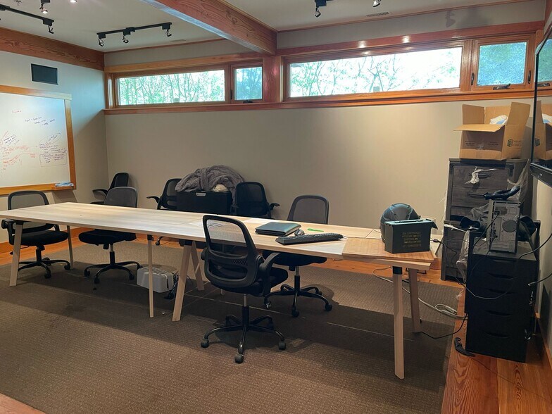 More Photos Of 26020 31B Ave, Langley Twp Flex For Lease
