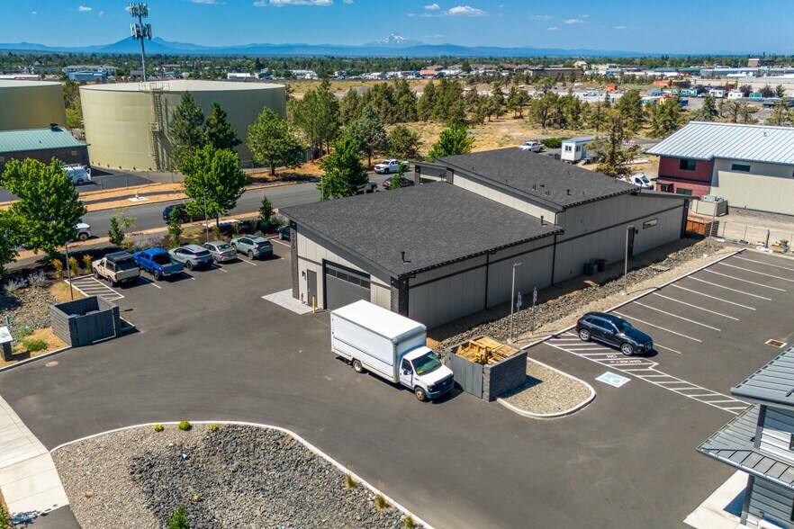 More Photos Of 565 SW Tamarack Ct, Redmond Industrial For Sale