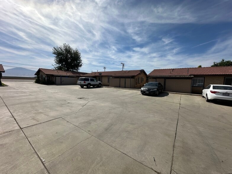 More Photos Of 12400 Main St, Lamont Apartments For Sale